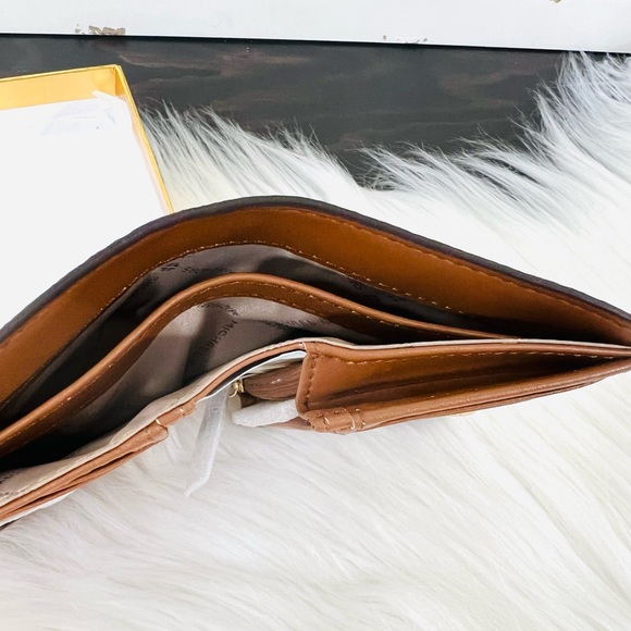 Michael Kors Jet Set Charm Medium Slim Wallet - Picture 10 of 15